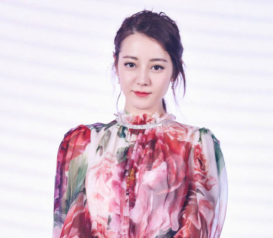 angelababy旗下艺人撞脸迪丽热巴,网友,差距太明显