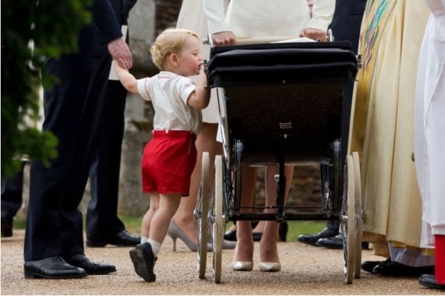英国皇室乔治小王子迎来五岁生日,多图盘点五