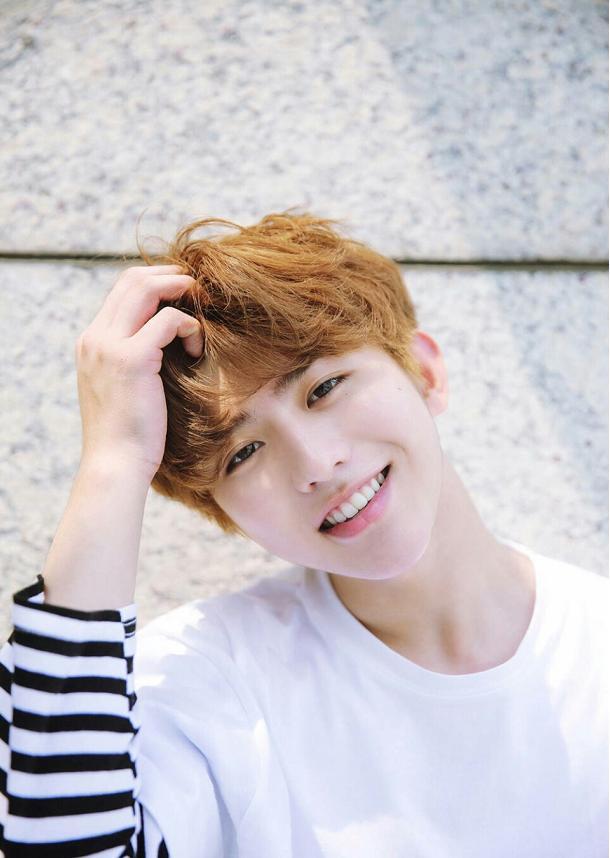 184cm蔡徐坤和178cm鹿晗同穿蓝色西装,终于知道腿长有多重要