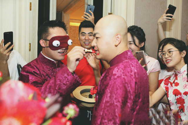 百万婚礼凌晨放烟花惊醒半个哈尔滨,伴郎包贝尔被网友围攻:真缺德