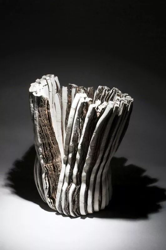 陶瓷·肌理之美这种装饰手段从新石器时期就被应用在陶,瓷器制作上