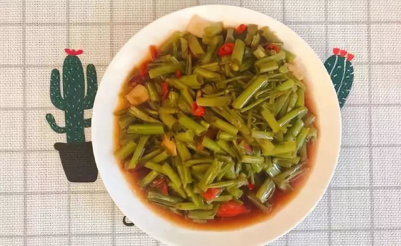 夏天吃这个菜,酸酸辣辣开胃,比炒肉还好吃