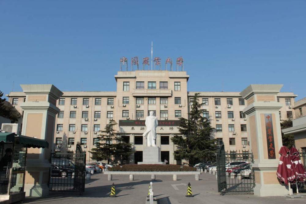 在医学院里面,而是在农学院里面,最好的动物医学专业都是在农业大学里