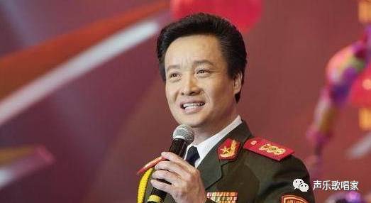 著名的軍旅歌唱家閻維文相信很多人都非常熟悉,他與愛妻劉衛星相識