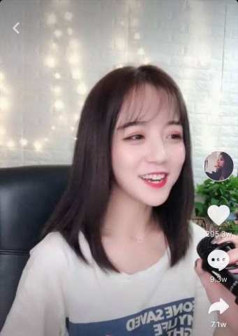 抖音一姐莉哥再唱成名曲《让我做你的眼睛》