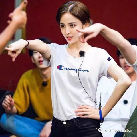 你和明星之间其实只差一件champion