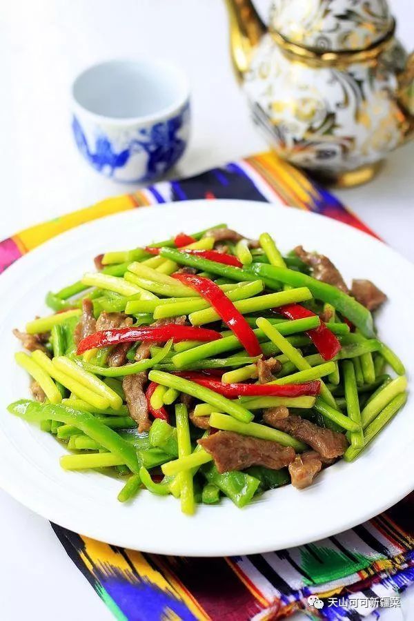 新疆人的家常菜,把羊肉炒的鲜嫩无膻味?看看就