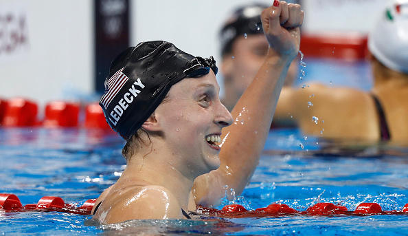 女子200米自由泳,莱德基以较大优势夺得第二冠;女子200米仰泳,巴克尔