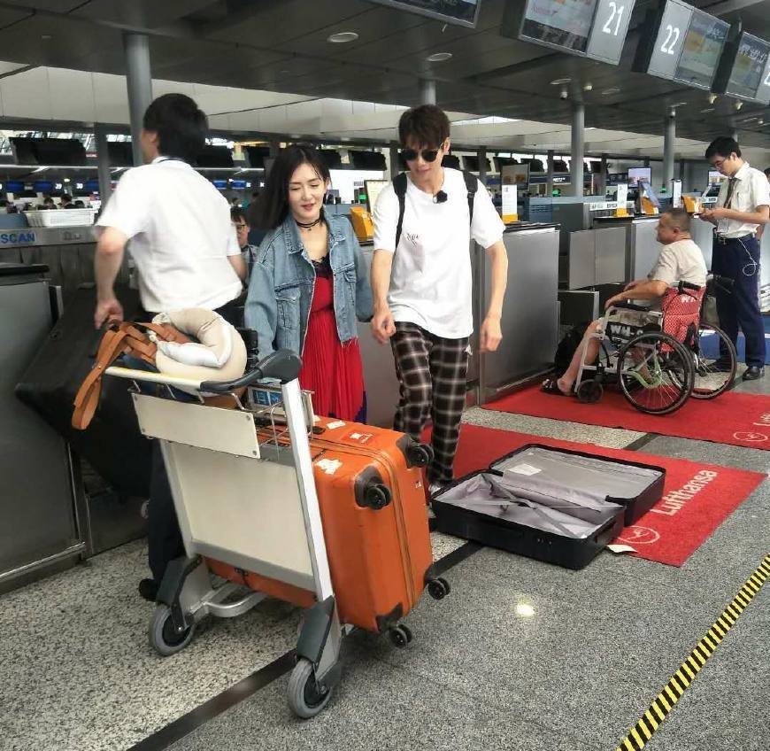 谢娜魏大勋师徒同框,谢娜搞怪不停气氛活跃