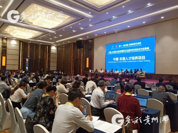 中外代表围绕跨境办学、人才培养、产教融合及师生流动等专题分享合作案例和成功经验