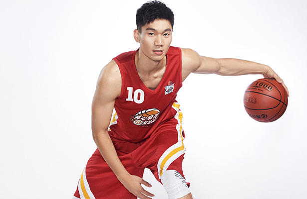 白昊天加入超级企鹅联盟 19岁新星成长经历似库里