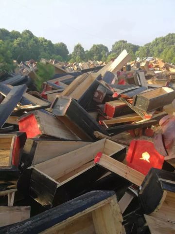 江西现抢棺砸棺,你抢人才我抢棺材