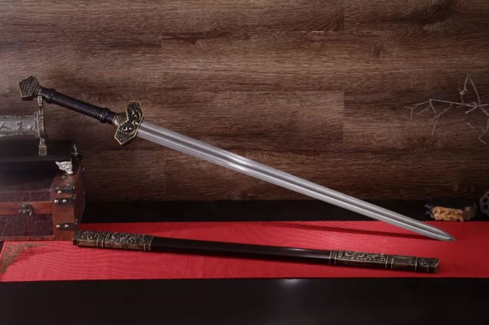 重剑无锋大巧不工砍钢筋对于纯钧剑来说是小菜一碟