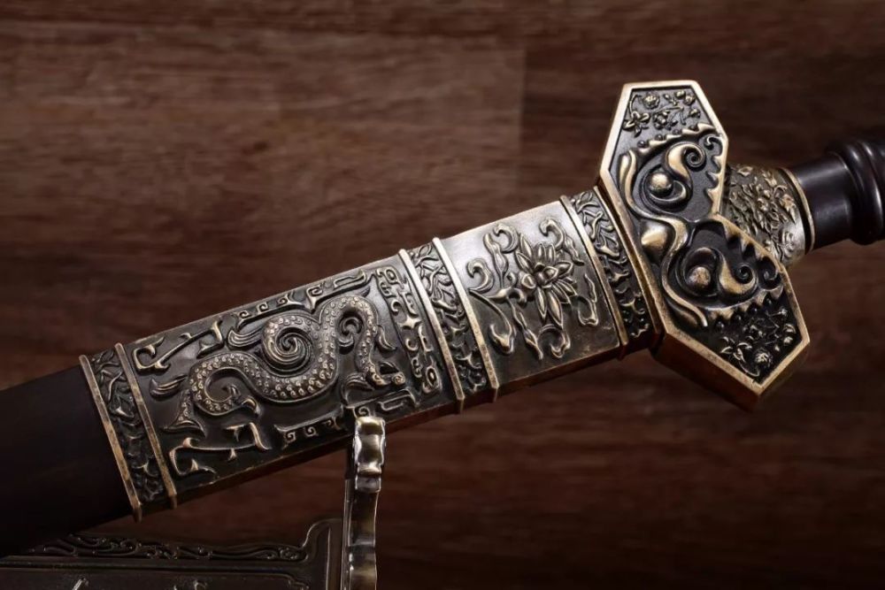 重剑无锋大巧不工砍钢筋对于纯钧剑来说是小菜一碟