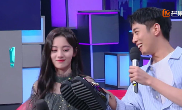 《快乐大本营》鞠婧祎梁靖康频频高甜互动,却