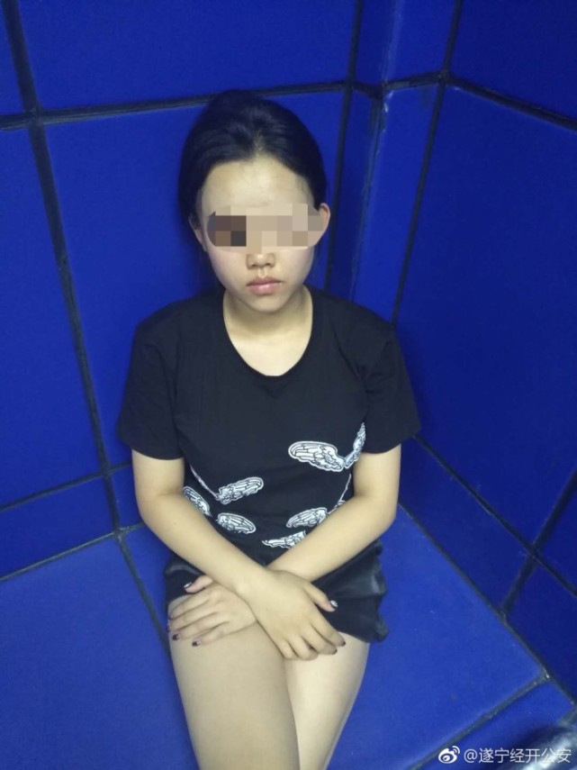 岳阳20岁女子站街拉客盗窃他人财物被抓