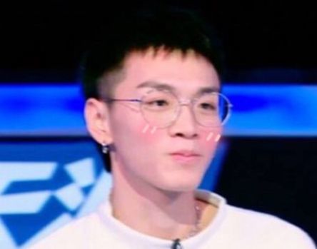 明日2张洢豪微博发长文,不愿文兆杰成第二个