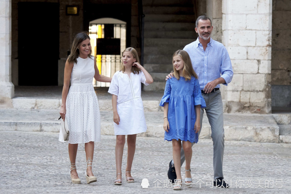 西班牙王后与凯特王妃同穿镂空白裙,气质超凡