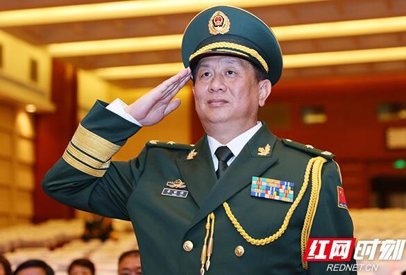 武警湖南省总队司令员李明辉晋升少将警衔