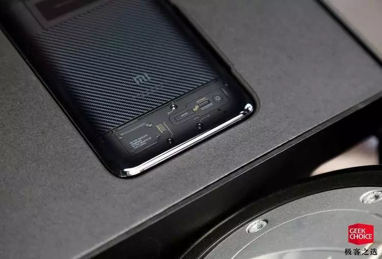 小米8透明探索版上手:最酷的小米手机