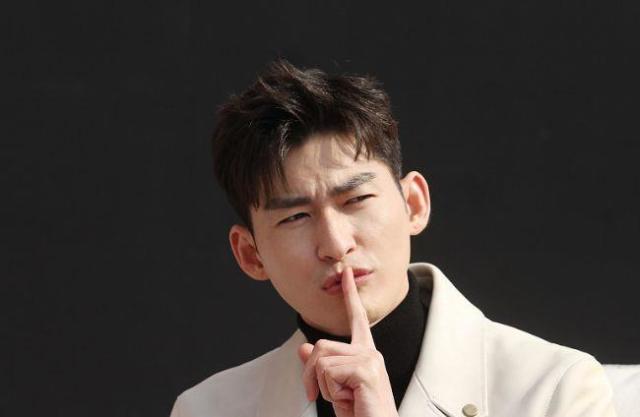 张翰与陈乔恩节目中关系亲密,上演敲头杀,称呼更显好关系