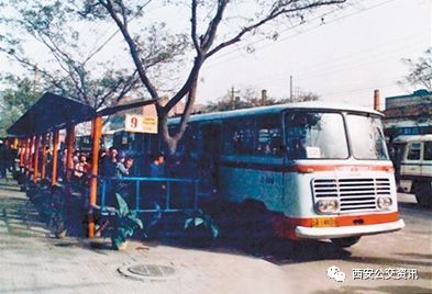 车轮滚滚中的公交蝶变--改革开放40年来西安公