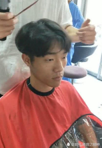 抖音又火"死亡中分"小哥哥,看到造型后,网友直呼:没毛病!