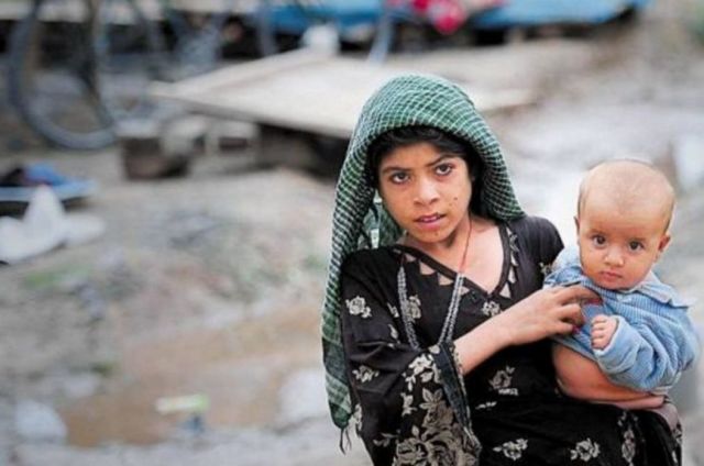 叙利亚战争的原因,女人在黑市上以66元售卖,被