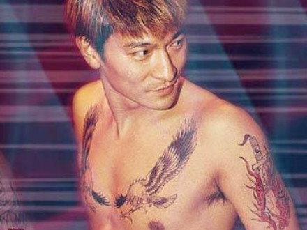 娱乐圈中4大明星纹身:刘德华的双鹰,郑伊健的过肩龙,比不上他的!