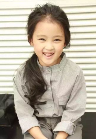 和王源睡一张床,向薛之谦撒娇,鹿晗甘当她保镖