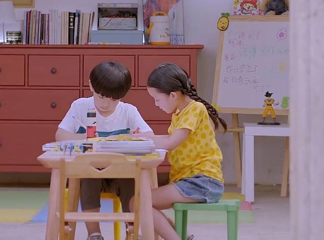 《甜蜜暴击》明珠明朗评选"嫂子",偷偷弄这个来评比!