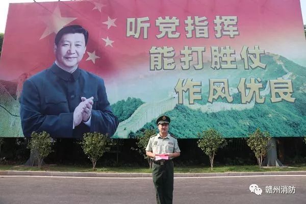 赣州市消防支队机关举行重温入伍誓词仪式
