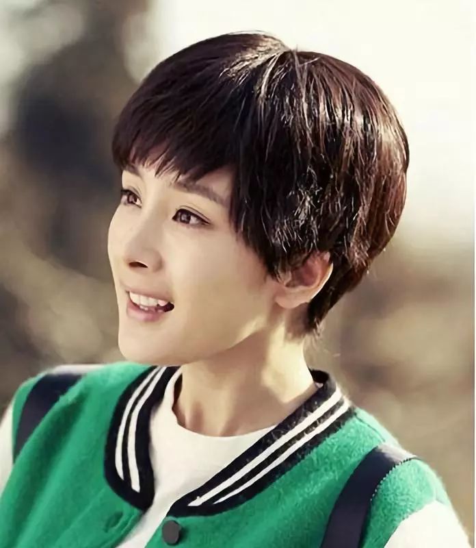 脸大适合什么发型?大饼脸最适合的9款短发(图文)