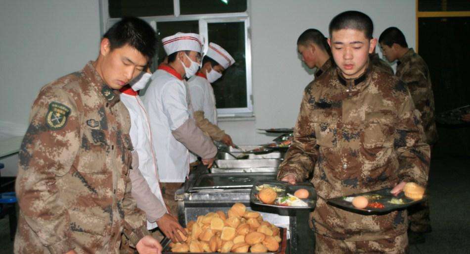 部隊食堂裡每天都有這道菜,新兵很喜歡吃,老兵想起都有陰影