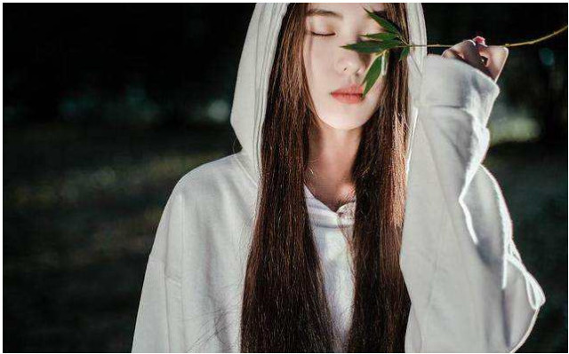 因《变形计》 走红的巨婴刘思琦,如今到国外留