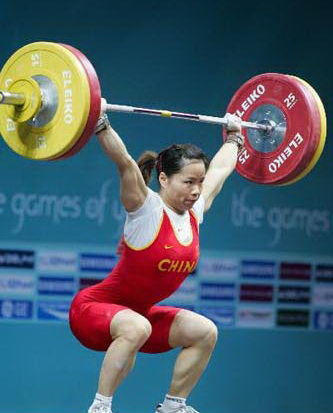 中国第一位女子举重冠军，2次退出后又复出勇夺冠军，网友:太牛了!