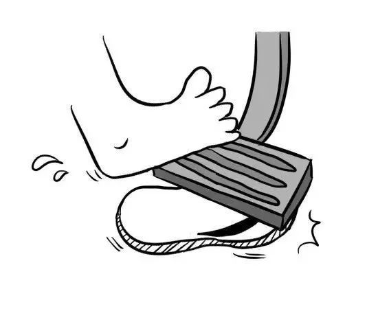 又或者这样……温馨提醒驾驶车辆时,可以选择重量轻,与脚的贴合度高