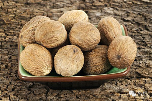 中文名稱:肉豆蔻 中文別名:肉果,玉果,迦拘勒 英文名稱:nutmeg/mace