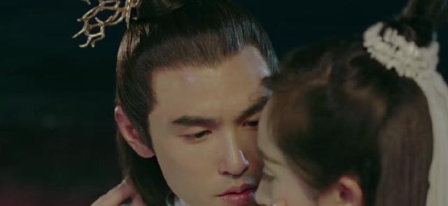 搞笑GIF图:终于知道为啥湖南卫视不愿花5亿买