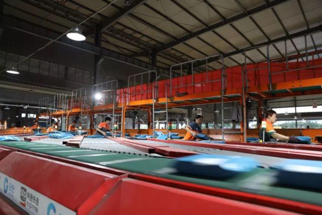 继小黄人之后,申通快递又一自动化分拣神器横