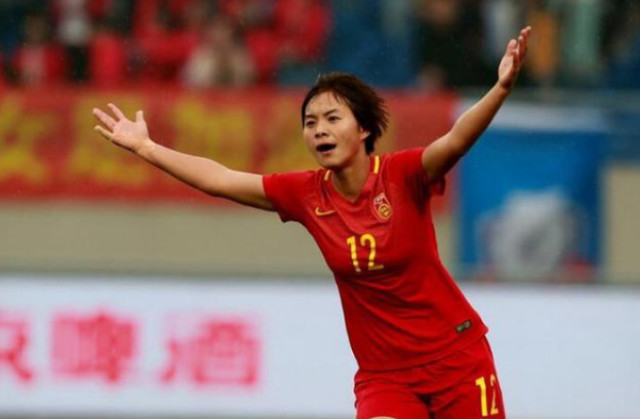 女足梅西打进法甲联赛,男足薪金却是她的10