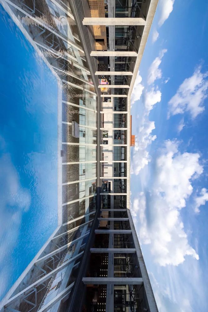 在这个日本农村的艺术节上,你来看展,村民来看