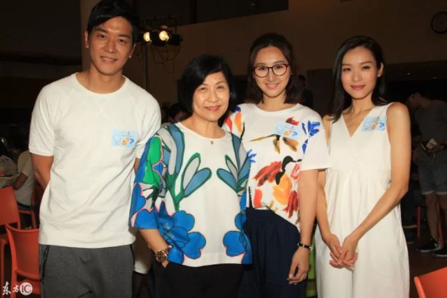 李佳芯,黎诺懿领衔《bb来了》剧组人员大开祝捷晚宴!