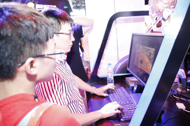 腾讯手游助手+网游加速器亮相CJ,头号玩家就