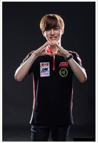 white模仿lpl鲜肉选手