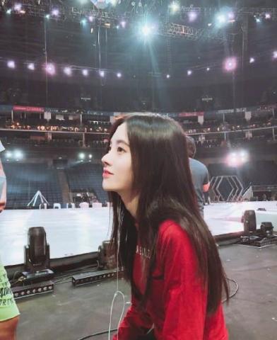 鞠婧祎粉丝喊话丝芭传媒,给她一个专业经纪人