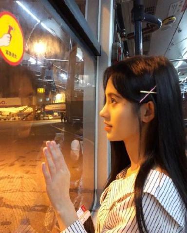 鞠婧祎粉丝喊话丝芭传媒,给她一个专业经纪人