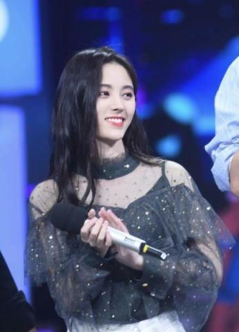 鞠婧祎粉丝喊话丝芭传媒,给她一个专业经纪人