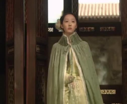 新旧两版《红楼梦》林黛玉进贾府对比:一个小