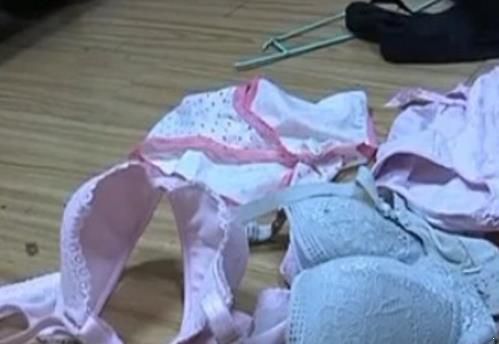 起初她以为是隔壁几个宿舍的人收衣服收错了